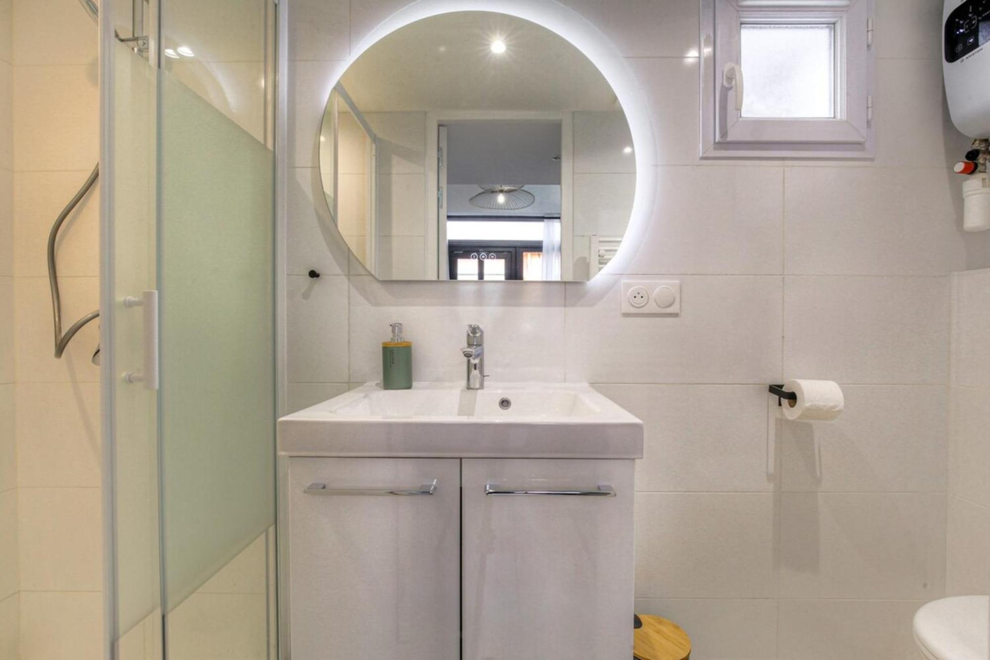 Ferienwohnung Atypique Et Reposant Avec Parking Gratuit Villeurbanne Exterior foto